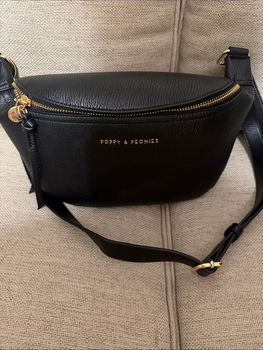 Poppy & Peonies the SIDEKICK black with gold hardware.